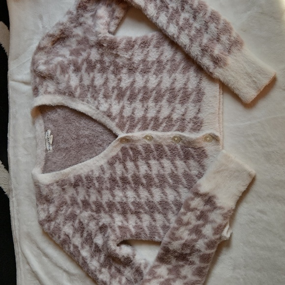 Aeropostale, Women's Super Soft, Fuzzy Pink Fall, Cropped Button-Up, Sweater - Picture 5 of 9